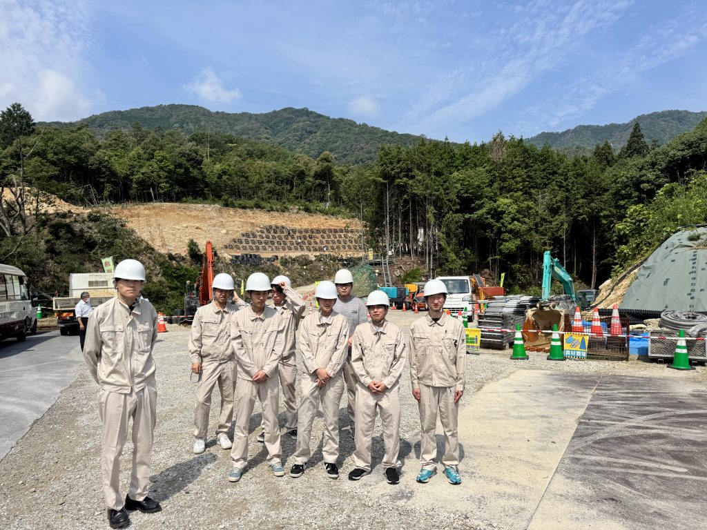 3次元データ応用による砂防堰堤見学会