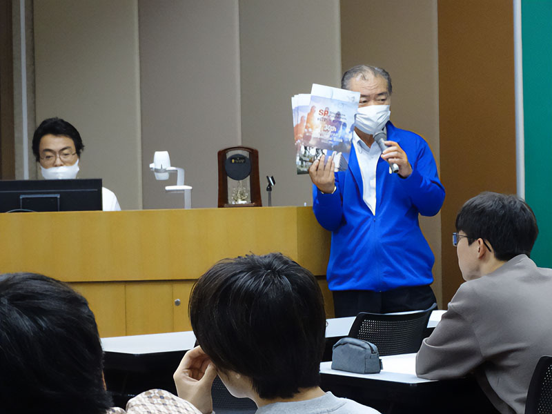 シンガポール研修旅行の説明会を行いました