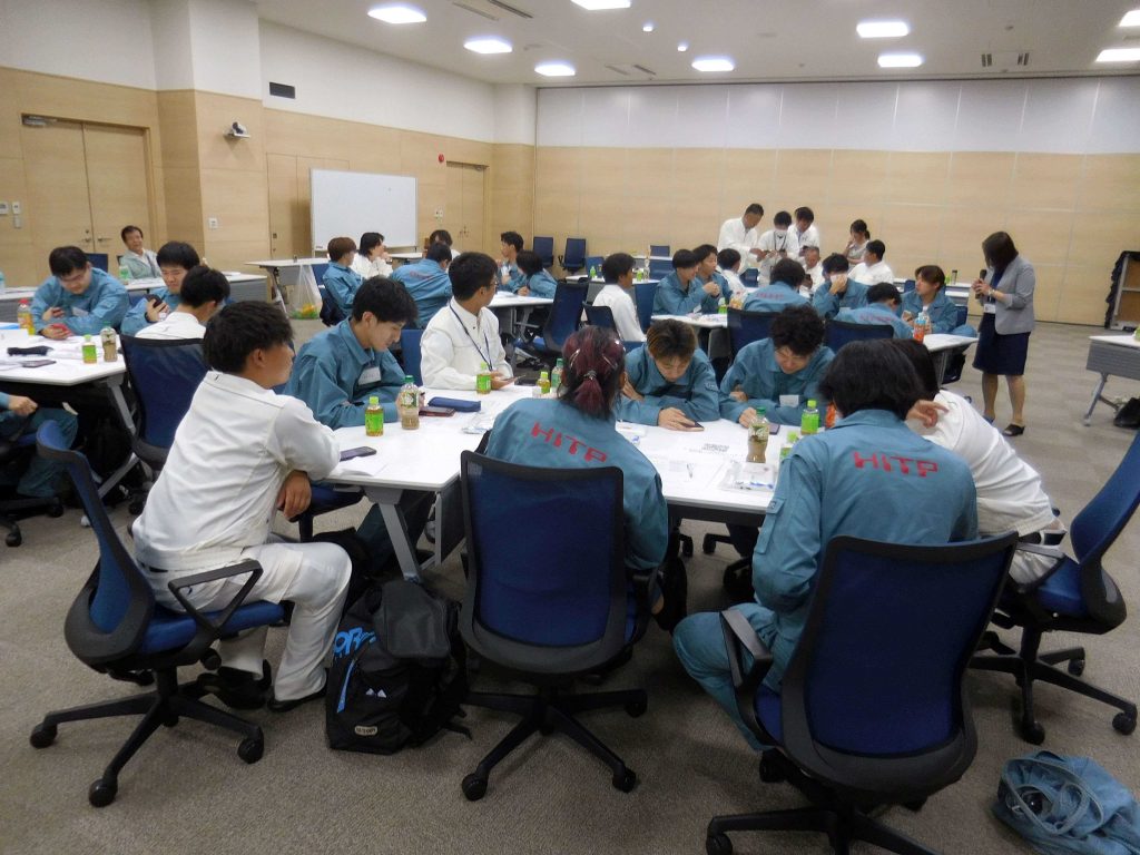 産学連携授業で企業訪問実施