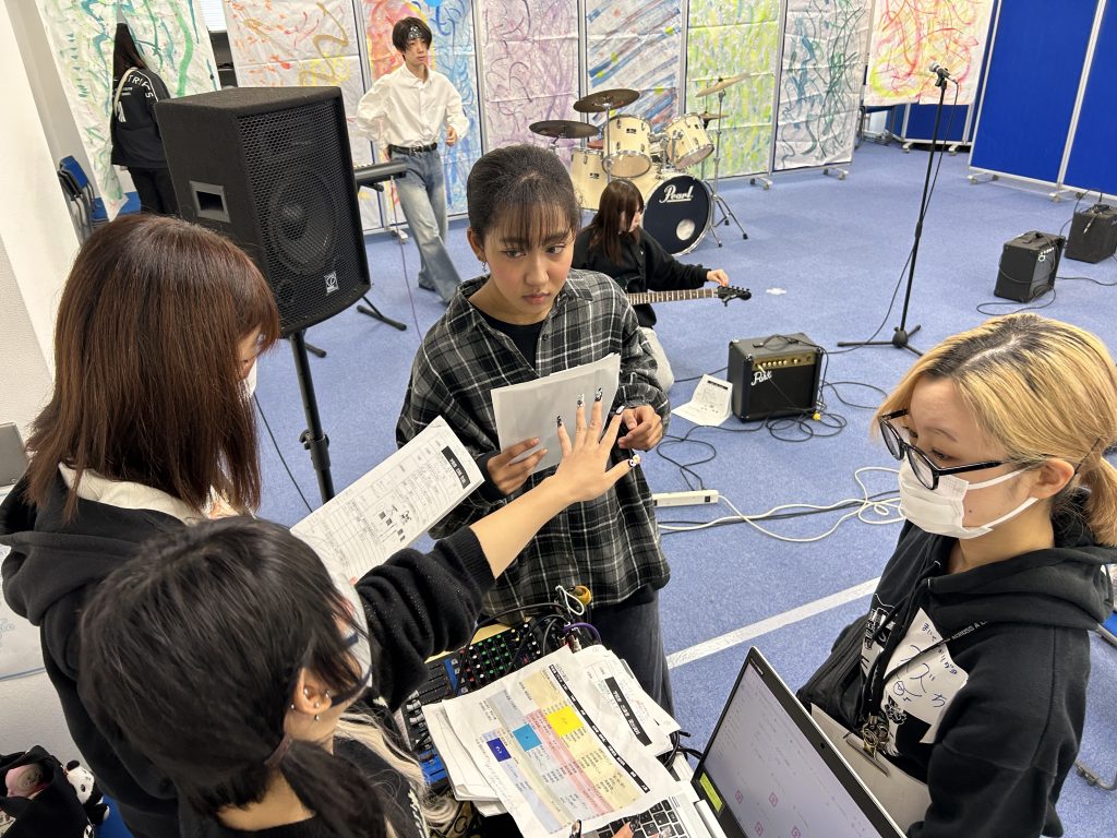 音響•映像メディア学科一年生が文化祭の音響サービス