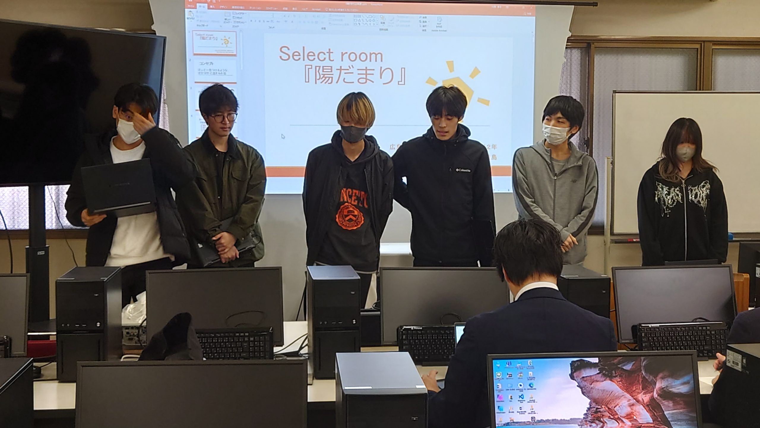 企業の方に向けて中間発表をしました!